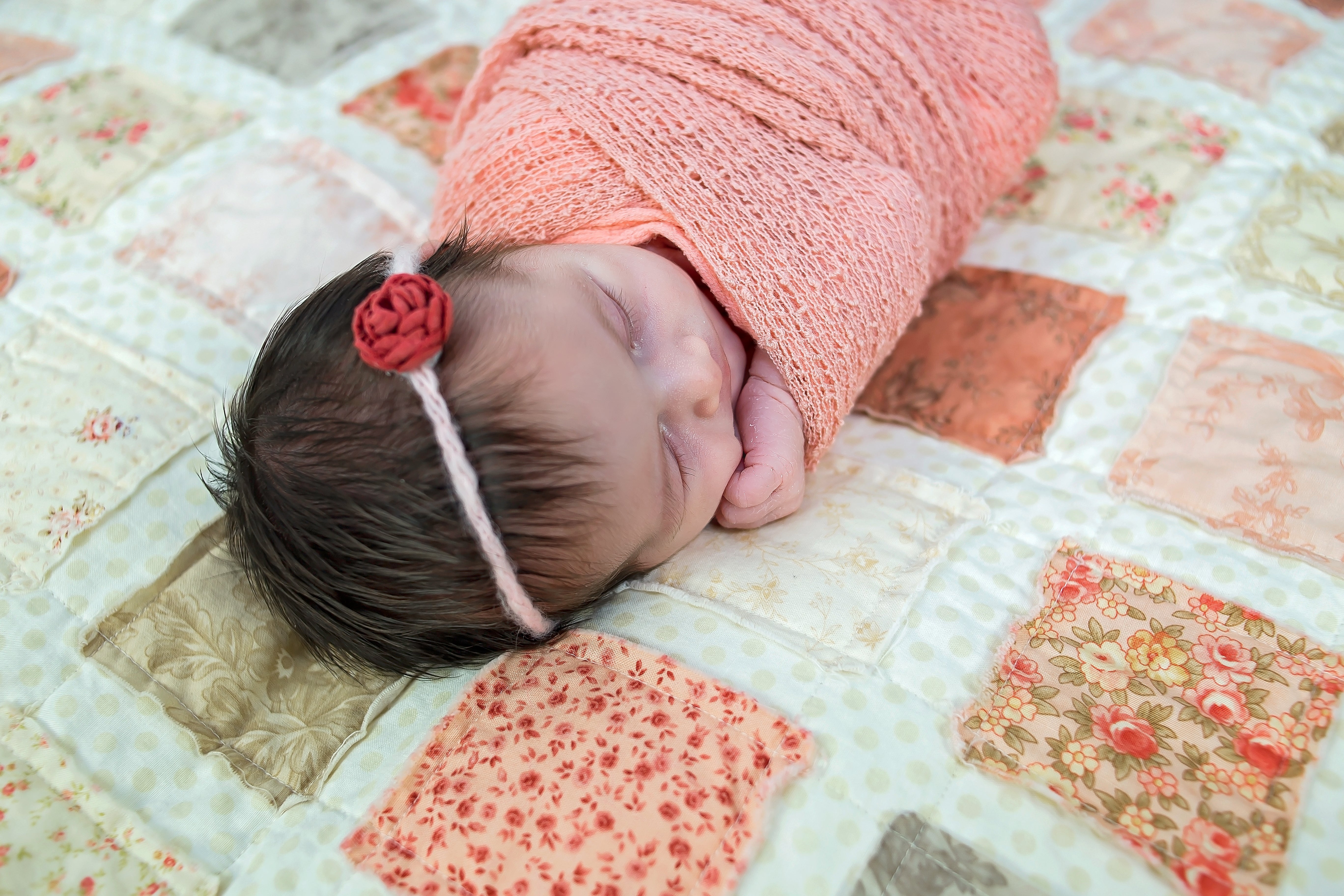 sweet-shabby-chic-newborn-photo-inspiration-baby-blanket-boho-floral